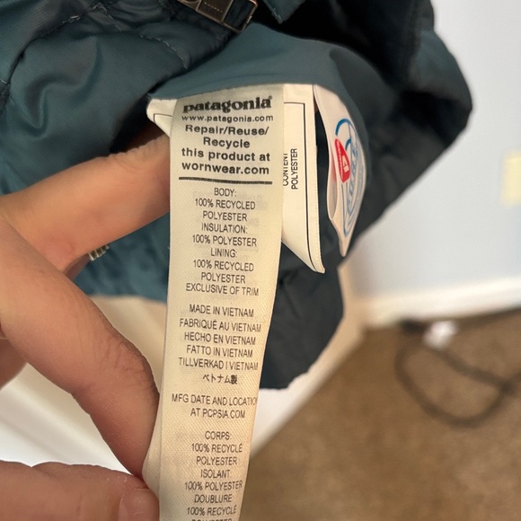 Patagonia Women's Long Quilted Puffer Jacket - Teal - Picture 3 of 4